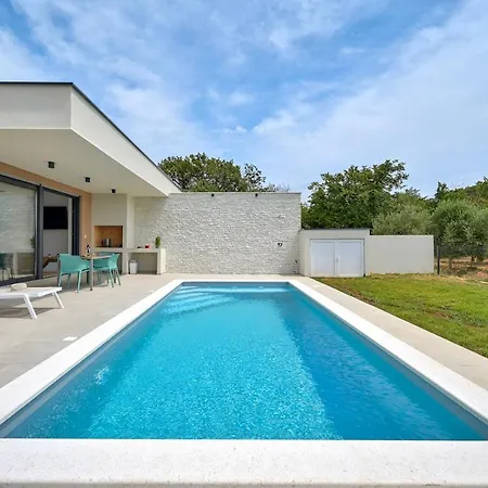 Little Mo Villa