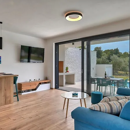 فيلة Little Mo Ližnjan