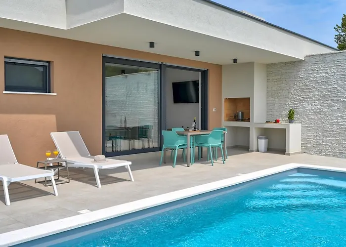 Little Mo فيلة Ližnjan