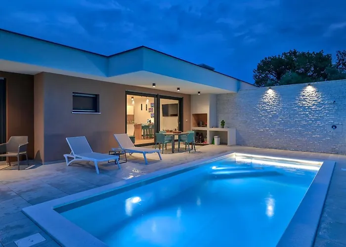 Little Mo فيلة Ližnjan